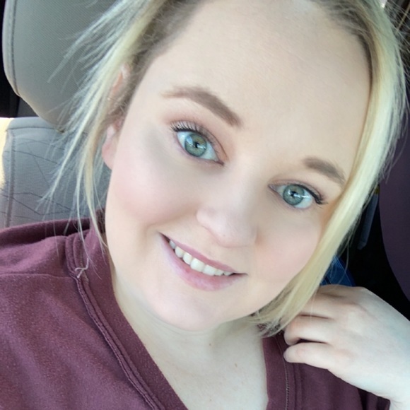 Meet your Posher, Kristin - Picture 2 of 4